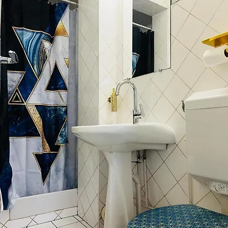 Capucin 2 Super Au Pied De La Cathedrale رانس