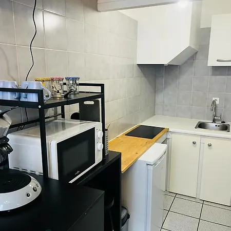 Capucin 2 Super Au Pied De La Cathedrale *